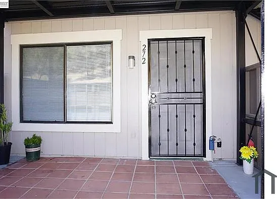 272 Galano Plz — Photo 31