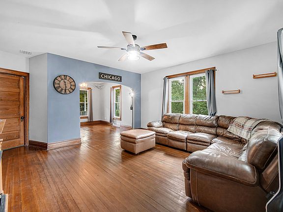 3rd image of 117 Burnham St