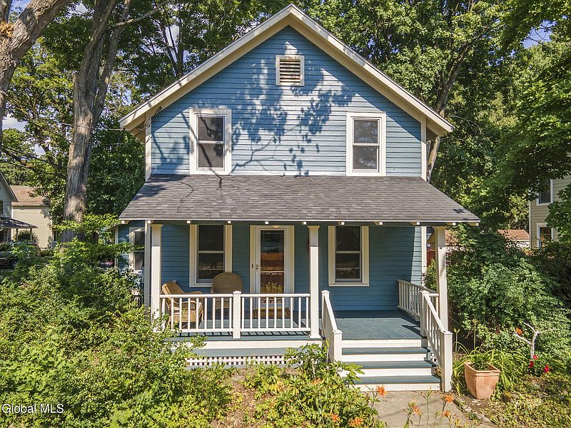 3rd image of 6 Pinewood Avenue