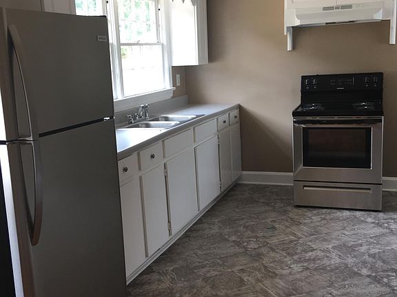 3rd image of 241 Bagwell Cir