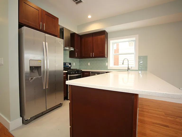 141 Beach St #2 — Photo 4