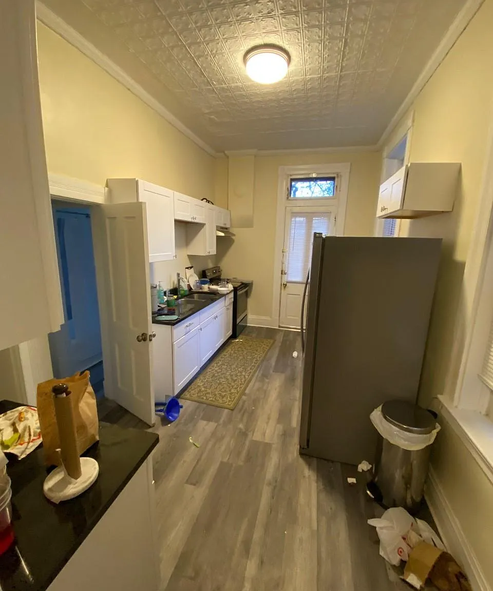 5 bed, 2522 sqft, $3,595 — Photo 2