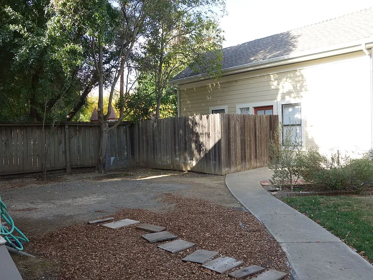 311 Main St — Photo 26