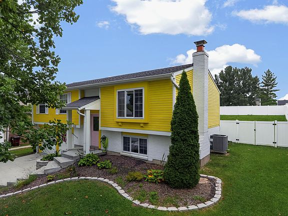 3rd image of 640 Rogers Rd