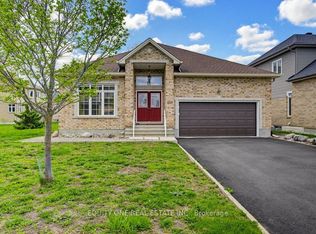 201 Trailgate St, Ottawa, ON K1V0Z9