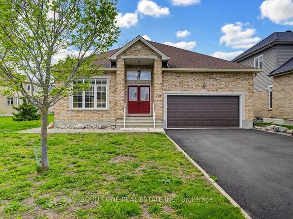 201 Trailgate St, Ottawa, ON K1V 0Z9