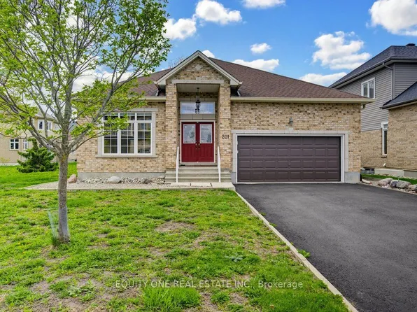 201 Trailgate St, Ottawa, ON K1V 0Z9