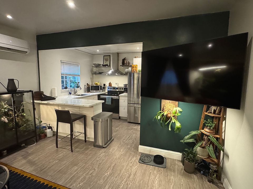 1st image of 2611 Land Park Dr #1