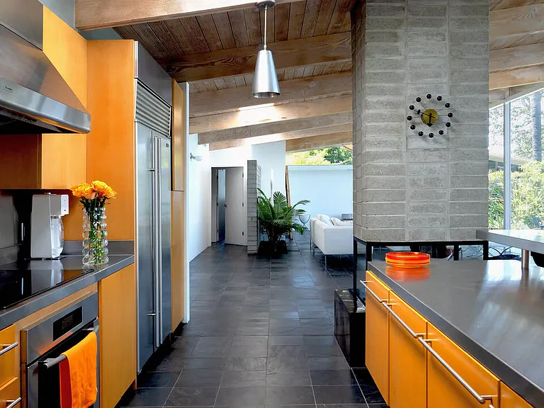 15146 Mulholland Dr — Photo 8