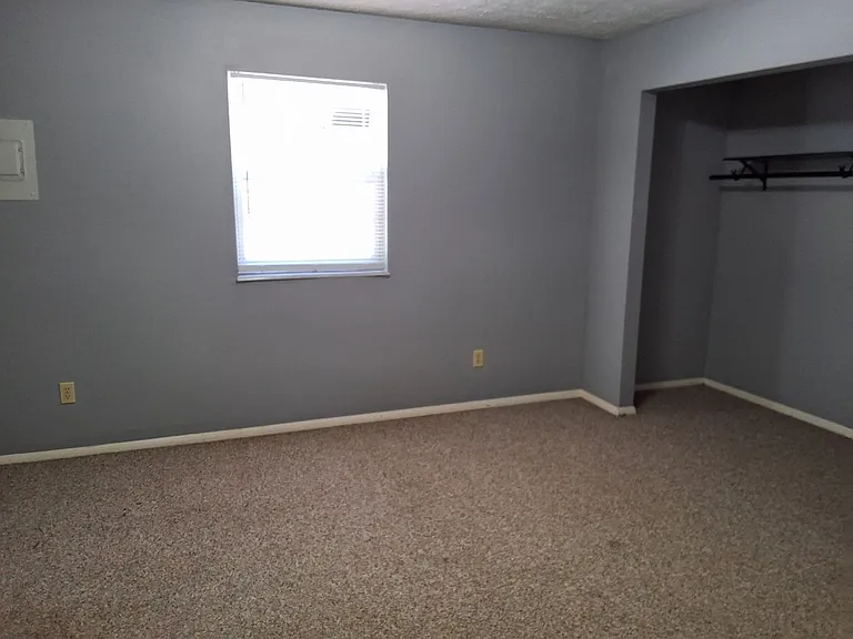 1090 Evelyn Dr — Photo 7