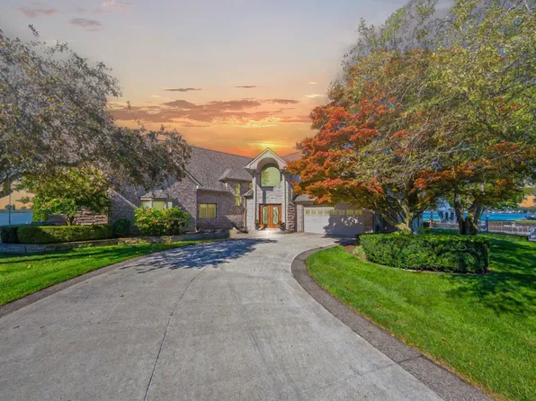7418 Aqua Isle Dr, Algonac, MI 48001