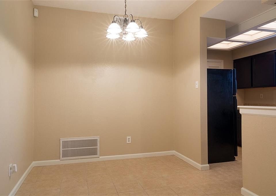 1st image of 3100 Devonshire Dr APT 102
