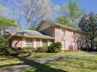 910 Edgewater Trl, Sandy Springs, GA 30328