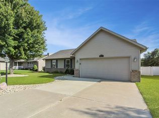 6002 W Charleston Ct, Peoria, IL 61607