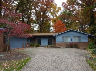 10115 Whitewood Rd, Brecksville, OH 44141