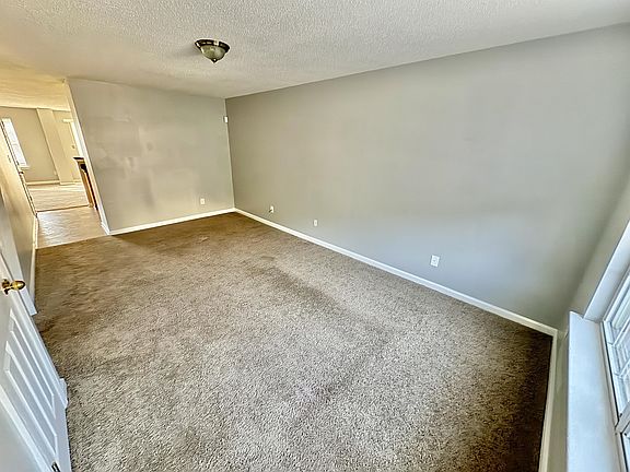 5th image of 930 Chase Ln