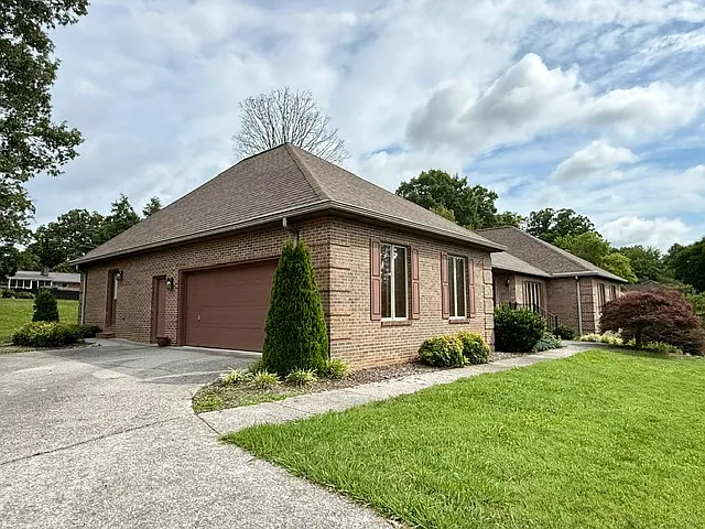 590 Wedgwood Dr — Photo 5