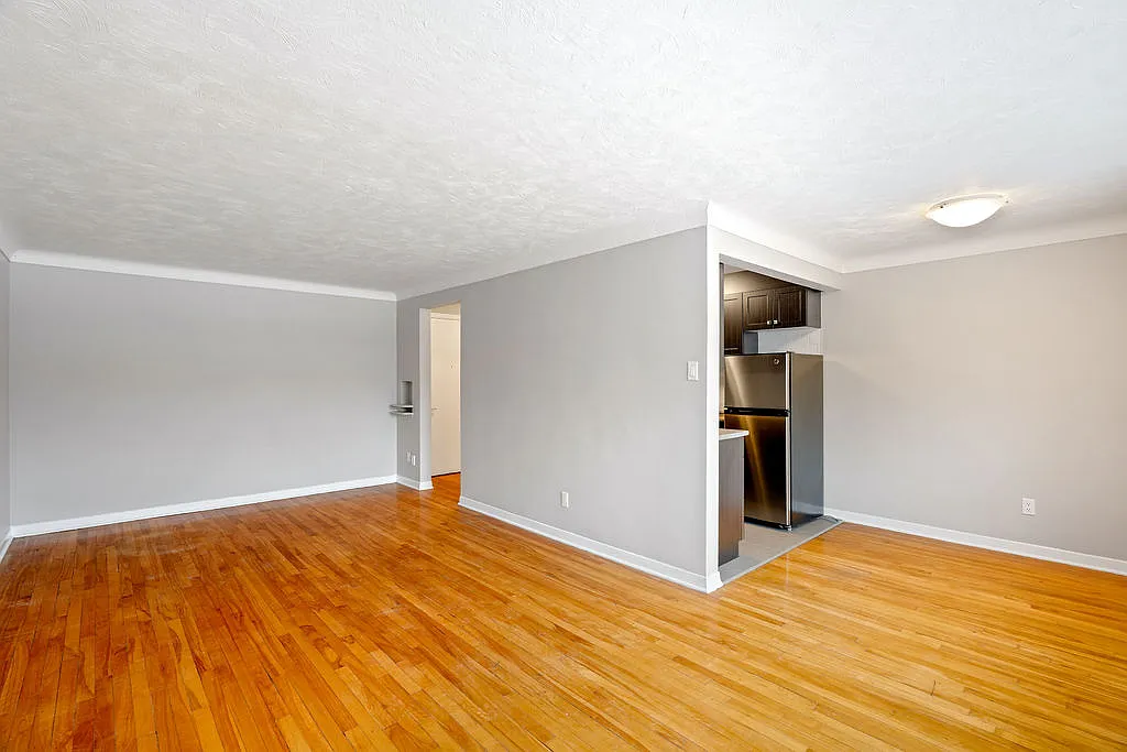 1196 Shillington — Photo 3