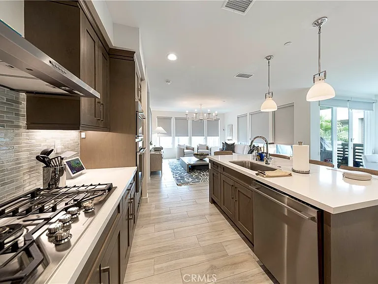 983 Doheny Way — Photo 15