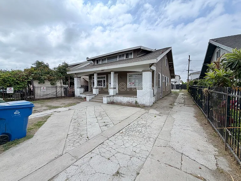 860 W 56th St — Photo 25