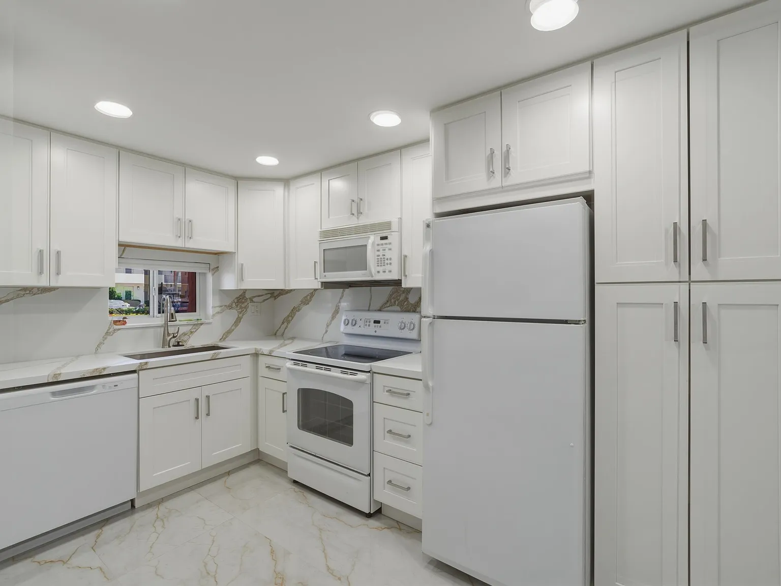 1 bed, 2.5 bath, 900 sqft, $1,650 — Photo 1