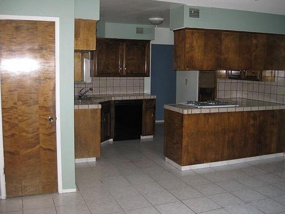 5th image of 5512 E Illinois Ave