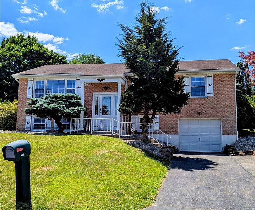 1st image of 2650 Clover Dr
