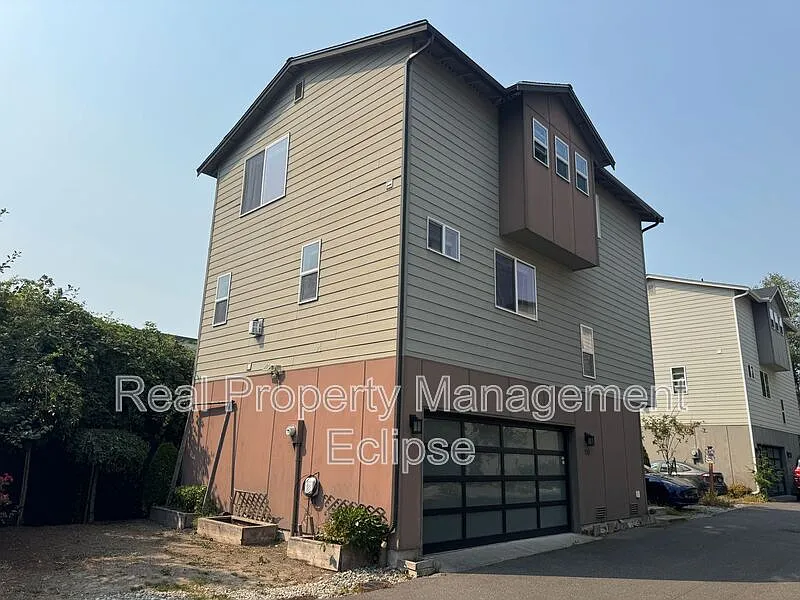 733 106th Pl SW