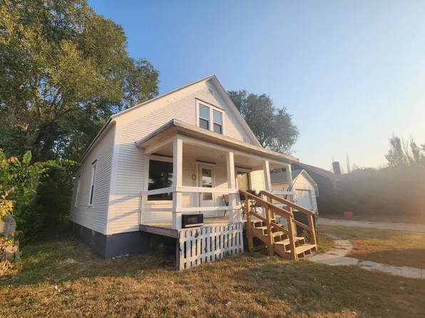 319 E 5th St, Miller, SD 57362