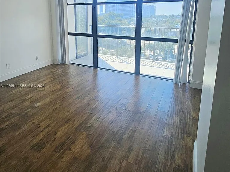 1000 Parkview Dr #605 — Photo 7