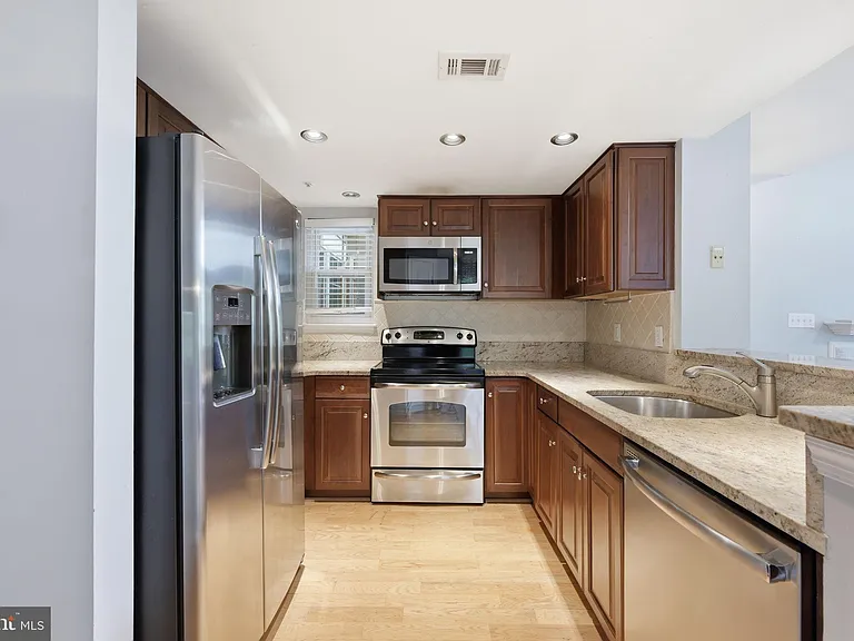 933 Hillside Lake Ter #110 — Photo 10