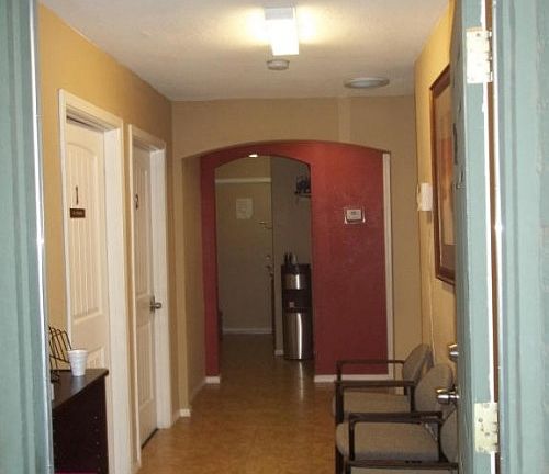 4th image of 1901 W Earll Dr