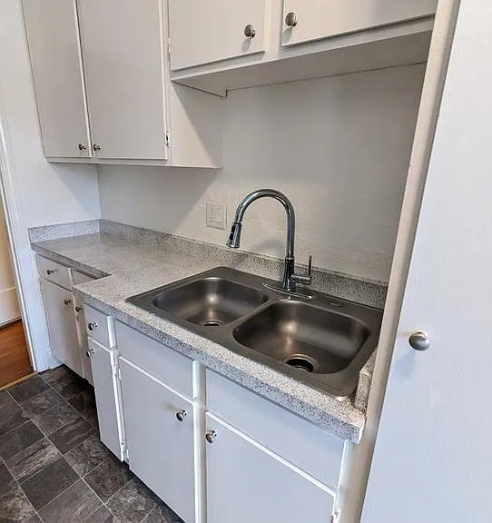 401 N Orange Grove Ave #8 — Photo 12