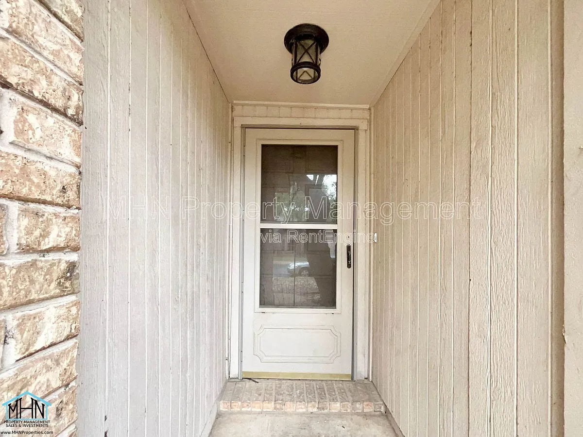 Building Photo - 1627 Firwick Dr