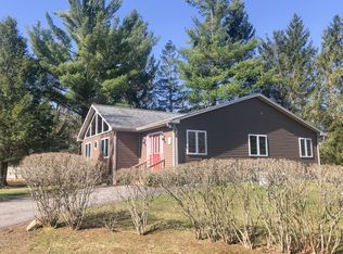 12 White Birch Ln, Hinsdale, MA 01235