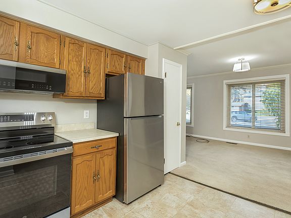 5th image of 868 N Adams Rd Unit 4