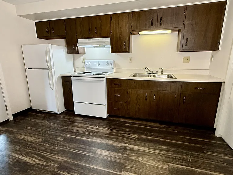 230 W Madison St #3 — Photo 16