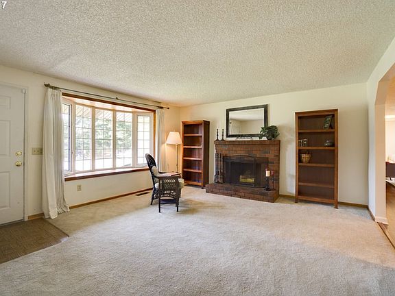 2nd image of 404 SE 151st Ave