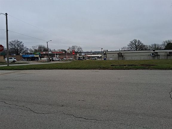 2nd image of 1402 E 9th St