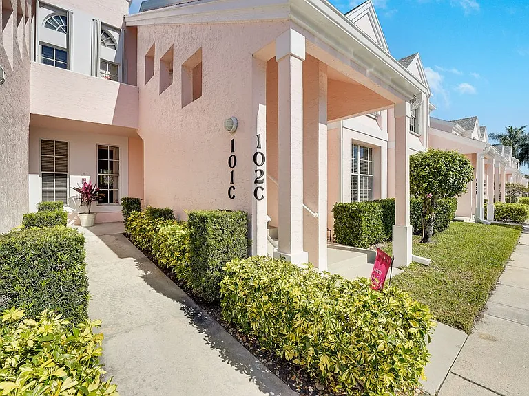 101 Muirfield Ct #C — Photo 16