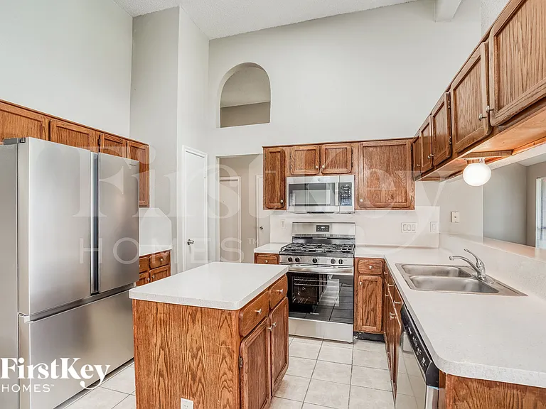 1055 Margate Dr — Photo 9