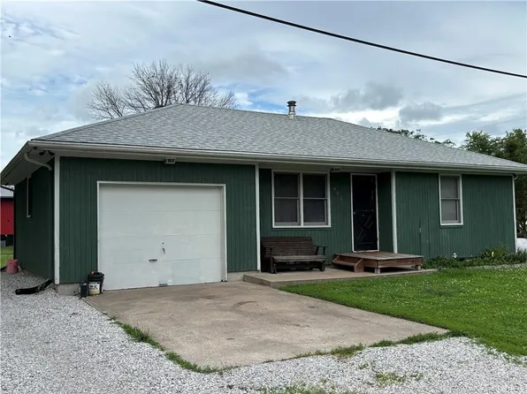 402 W Innes St, Strasburg, MO 64090