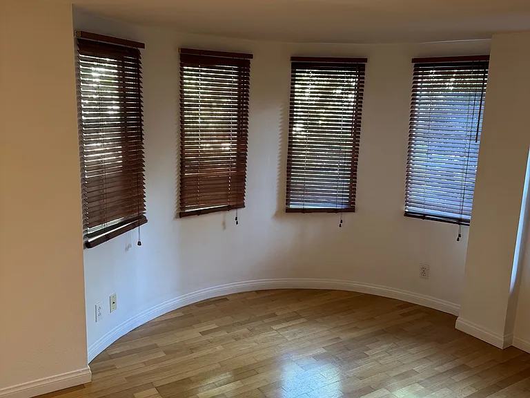 540 N Rossmore Ave #100 — Photo 6
