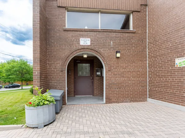 10 Leith Hill Rd #15, Toronto, ON M2J 1Z2