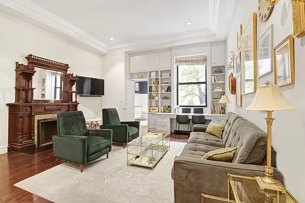 1st image of 110 W 71st St