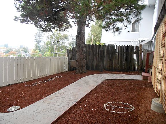 2nd image of 1006 Madrone St APT B