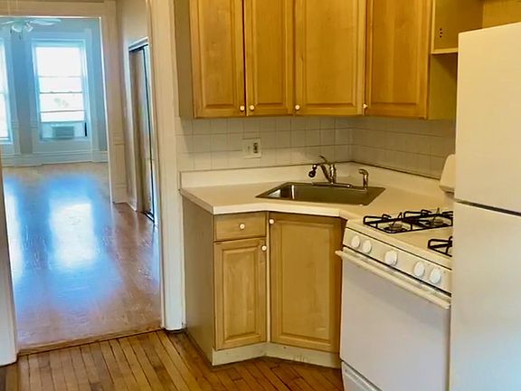 4th image of 1041 W Grand Ave #2