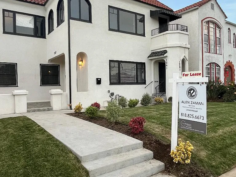 1241 Meadowbrook Ave — Photo 9
