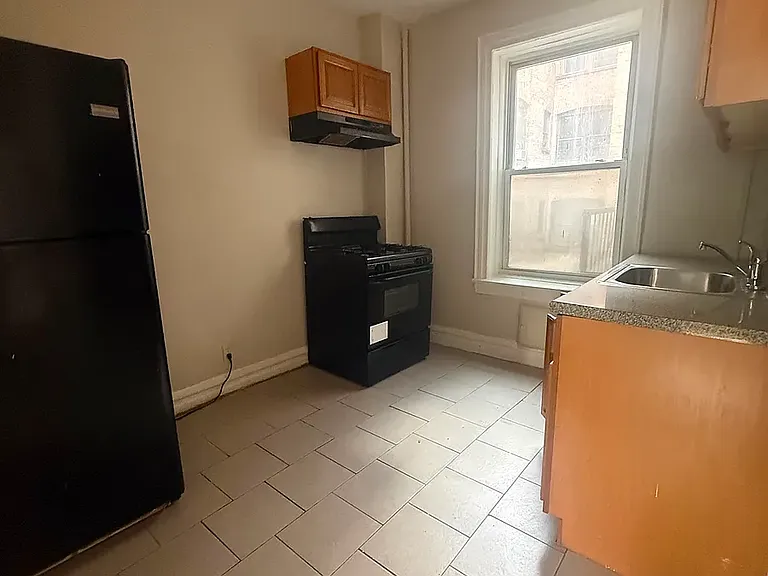 323 Park Ave #1L — Photo 2