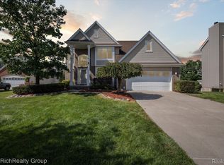 25871 Carriage Ln, South Lyon, MI 48178